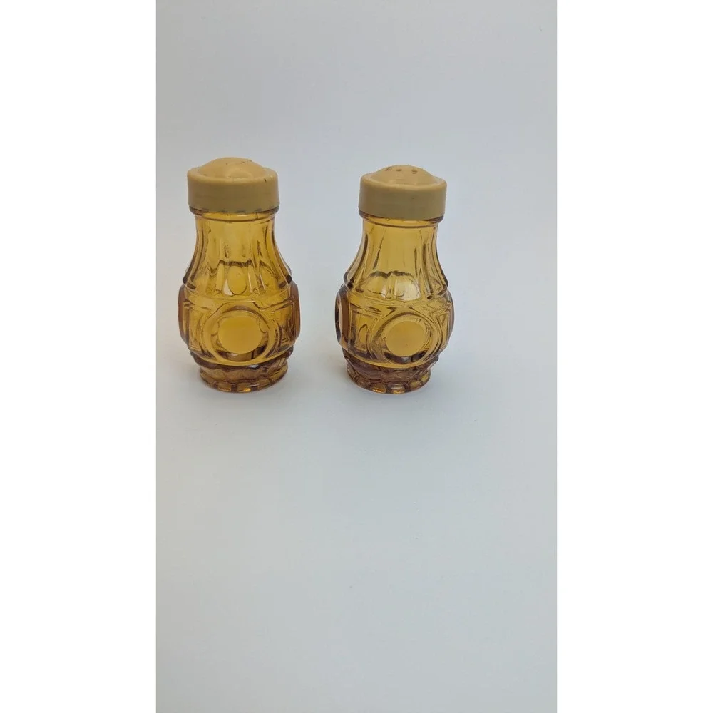 Vintage Amber Glass Salt Pepper Shakers‎ Thumbprint Ribbed MCM Retro Set 4 Inch